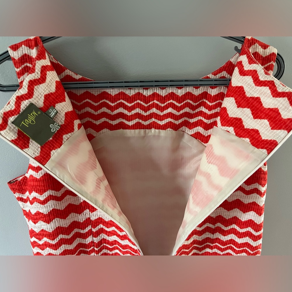 TAYLOR Red and Off-White Sleeveless A-Line Midi Dress with Pockets, size 12 - Picture 5 of 9